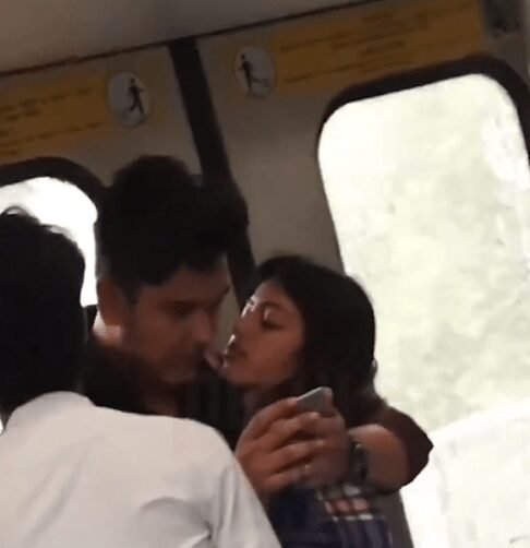 Delhi Metro Kissing Video